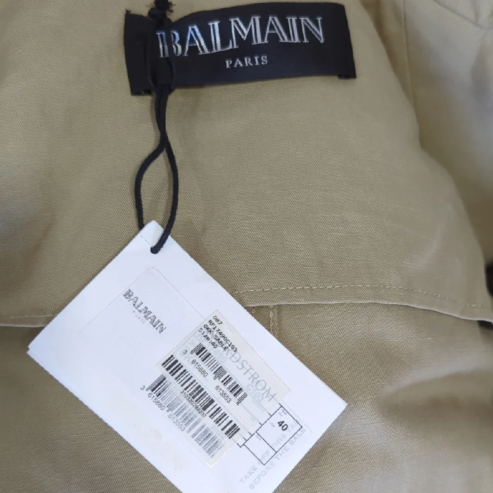 Balmain Beige Double-Breasted Trench Coat with Gold Buttons - Picture 6 of 7